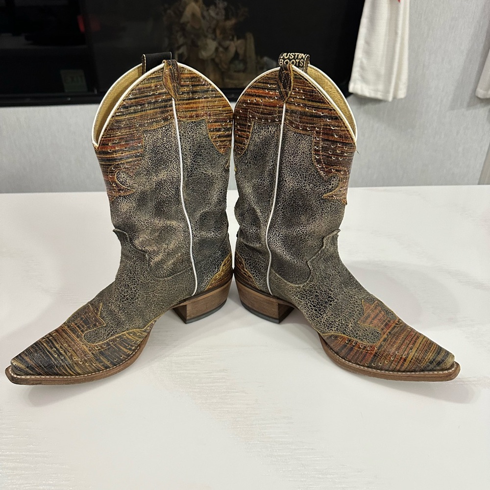 Size 9A cowgirl boots
